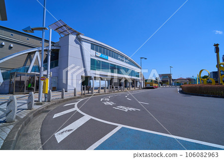 神奈川縣秦野市小田急秦野站南口環島 106082963