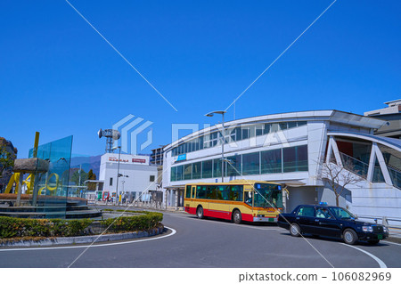 Odakyu Hadano Station south exit bus stop and taxi stand in Hadano City, Kanagawa Prefecture 106082969