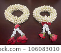 beautiful garland with red roses 106083010