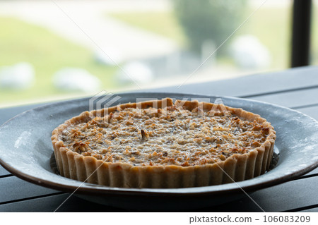 Coconut tart made with low-sugar ingredients Coconut tart made with low-sugar ingredients 106083209