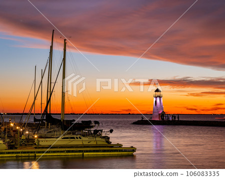 Beautiful sunset landscape of Lake Hefner 106083335