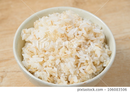 Barley rice, barley rice, barley rice, white rice + barley rice. Barley rice is a mixture of white rice and barley. Millet rice, rice bowl. Barley rice, barley rice, barley rice, white rice + barley rice. Barley rice is a mixture of white rice and barley. Millet rice, rice bowl. 106083506