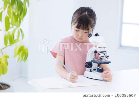 Elementary school girl studying with a microscope Elementary school girl studying with a microscope 106083607