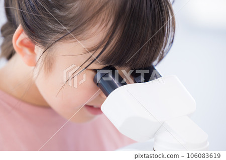 Elementary school girl studying with a microscope 106083619