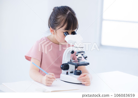 Elementary school girl studying with a microscope Elementary school girl studying with a microscope 106083659