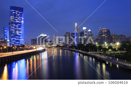 Philadelphia skyline at dusk with the Schuylkill River on the foreground, USA 106084616