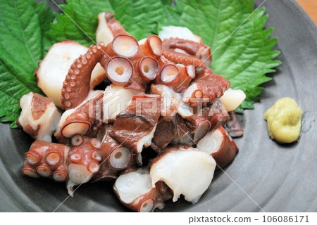 章魚刺身切成薄片 章魚刺身切成薄片 106086171