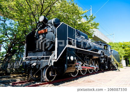 A D51 steam locomotive preserved in front of Matto Station on the Hokuriku Main Line with a clear blue sky|Hakusan City, Ishikawa Prefecture A D51 steam locomotive preserved in front of Matto Station on the Hokuriku Main Line with a clear blue sky|Hakusan City, Ishikawa Prefecture 106087330