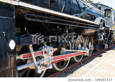 A D51 steam locomotive preserved in front of Matto Station on the Hokuriku Main Line with a clear blue sky|Hakusan City, Ishikawa Prefecture A D51 steam locomotive preserved in front of Matto Station on the Hokuriku Main Line with a clear blue sky|Hakusan City, Ishikawa Prefecture 106087337