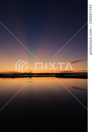 Asahi reflected on the surface of the water 106087443