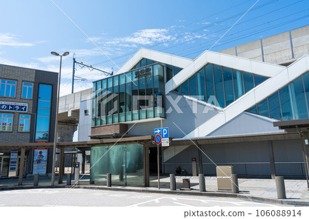 Sunny blue sky and local city station building and station front image | Hakusan City, Ishikawa Prefecture Sunny blue sky and local city station building and station front image | Hakusan City, Ishikawa Prefecture 106088914