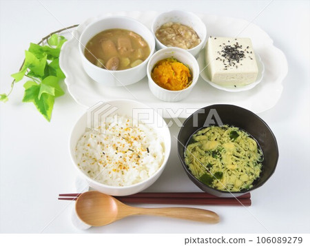 Mousse care food that looks delicious and is easy to eat 106089279