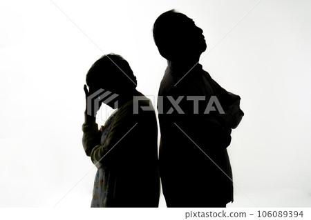 Senior couple silhouette worried 106089394