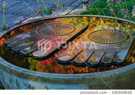 Kamakura, the ancient capital of late autumn Hase-dera Temple in autumn leaves Kamakura, the ancient capital of late autumn Hase-dera Temple in autumn leaves 106089698