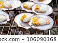 Butter-grilled scallops on the barbecue 106090168