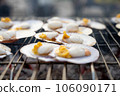Butter-grilled scallops on the barbecue 106090171