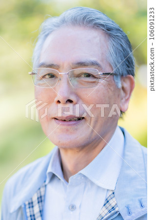 smiling senior man portrait 106091233
