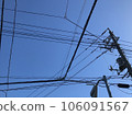電線桿和電線在藍天 106091567