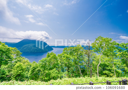 (Hokkaido) Lake Mashu seen from Uramashu Observatory 106091680