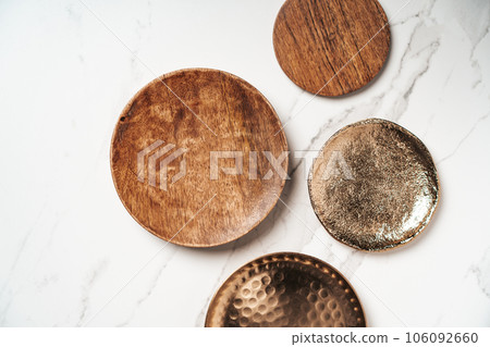 Flat lay product presentation scene made with empty round plates on white background. 106092660