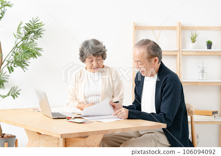 Senior couple to end their lives 106094092