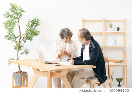 Senior couple to end their lives 106094100