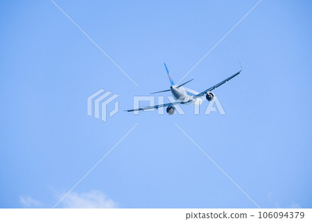 飛機起飛與藍天 106094379