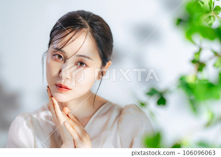 Female portrait beauty skin care cosmetics 106096063