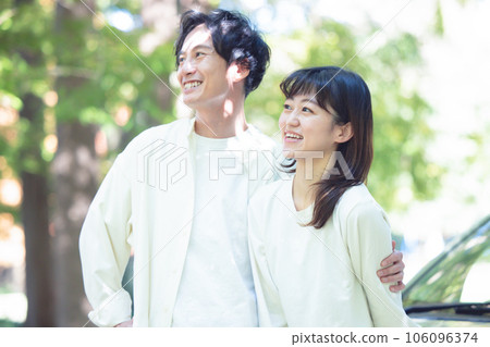 A couple 106096374