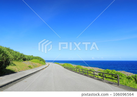 穿過與那國南牧場,眺望美麗大海的道路風景 穿過與那國南牧場,眺望美麗大海的道路風景 106096564
