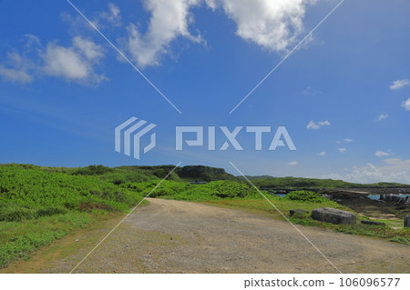 View of Tindabana from Yonagunijima Urano Cemetery View of Tindabana from Yonagunijima Urano Cemetery 106096577