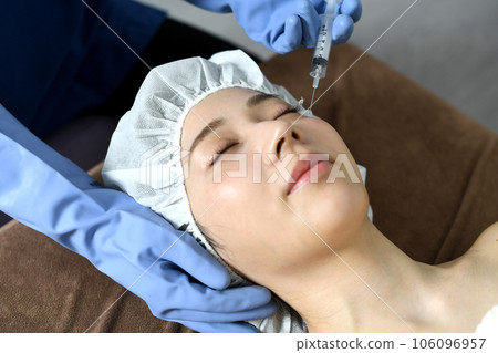 Young woman receiving beauty injection at plastic surgery Young woman receiving beauty injection at plastic surgery 106096957