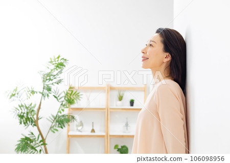 Female profile 106098956