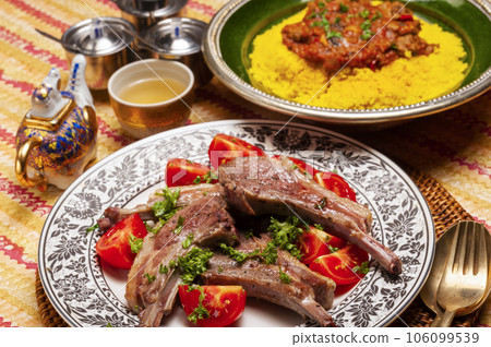 蒸粗麥粉和羊肉菜中東美食 106099539