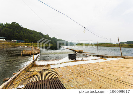 Full-section fishway Full-section fishway 106099617
