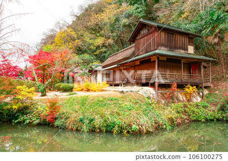 足森領主領主花園 深秋 錦水園 紅葉、池塘和銀風閣 岡山縣岡山市北區足森 11 號 足森領主領主花園 深秋 錦水園 紅葉、池塘和銀風閣 岡山縣岡山市北區足森 11 號 106100275