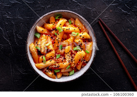 Tteokbokki or topokki, Korean street food, spicy rice cakes 106100360
