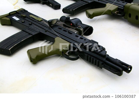 Adopting the bullpup system and the firing mechanism is at the rear... Assault rifle "L85A1" that achieved compactness Adopting the bullpup system and the firing mechanism is at the rear... Assault rifle "L85A1" that achieved compactness 106100387