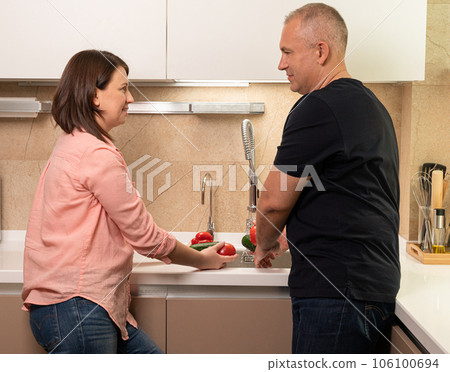 Partners preparing fresh vegetables in the kitchen for a healthy diet 106100694
