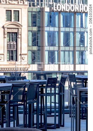modern restaurant seating and architecture in chicago illinois 106101084