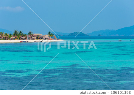 Ko Lipe, Thailand: beach with boats, sea, and horizon 106101398