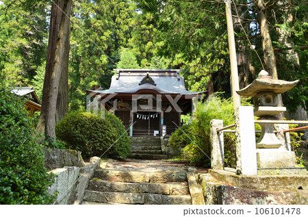 鳥妻神社位於群馬縣東吾妻町櫓 鳥妻神社位於群馬縣東吾妻町櫓 106101478