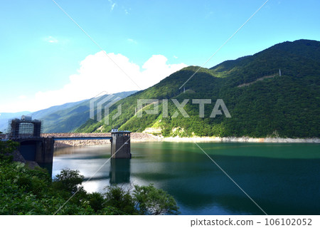 翡翠綠湖鐵路大橋 106102052