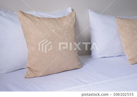 white cozy bedroom, decor idea and design, home interior decoration with light brown pillow 106102555