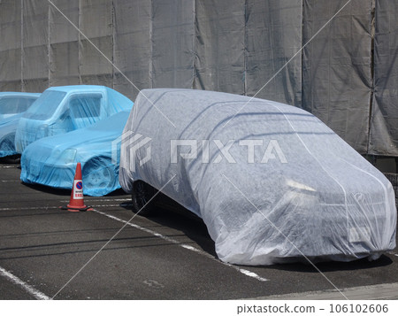 Curing construction status of the car in painting work (installation of car seat) Curing construction status of the car in painting work (installation of car seat) 106102606