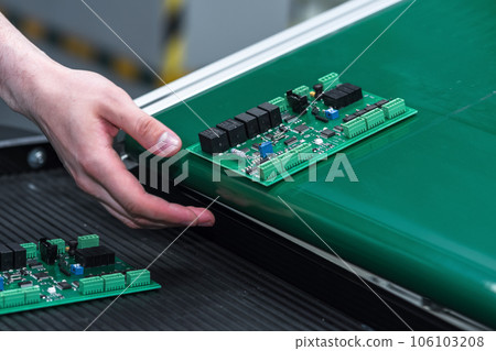 printed circuit board production on the conveyor of automatic production line 106103208