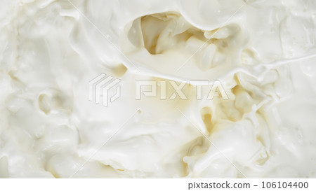 Freeze motion of whirling milk cream, close-up 106104400