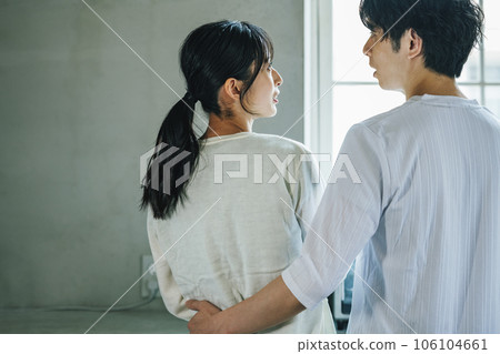 couple having a conversation at home couple having a conversation at home 106104661