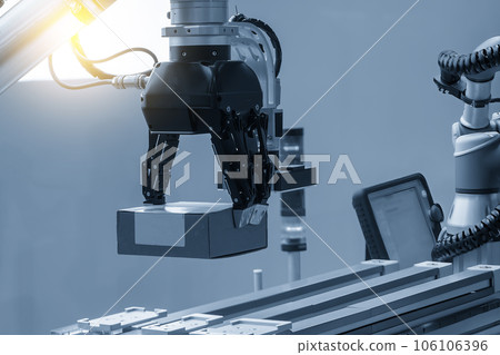 The high technology material handling process by automatic robotic system. The high technology material handling process by automatic robotic system. 106106396