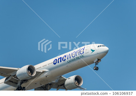 [Cathay Pacific aircraft landing from Jonanjima Seaside Park] 106106937